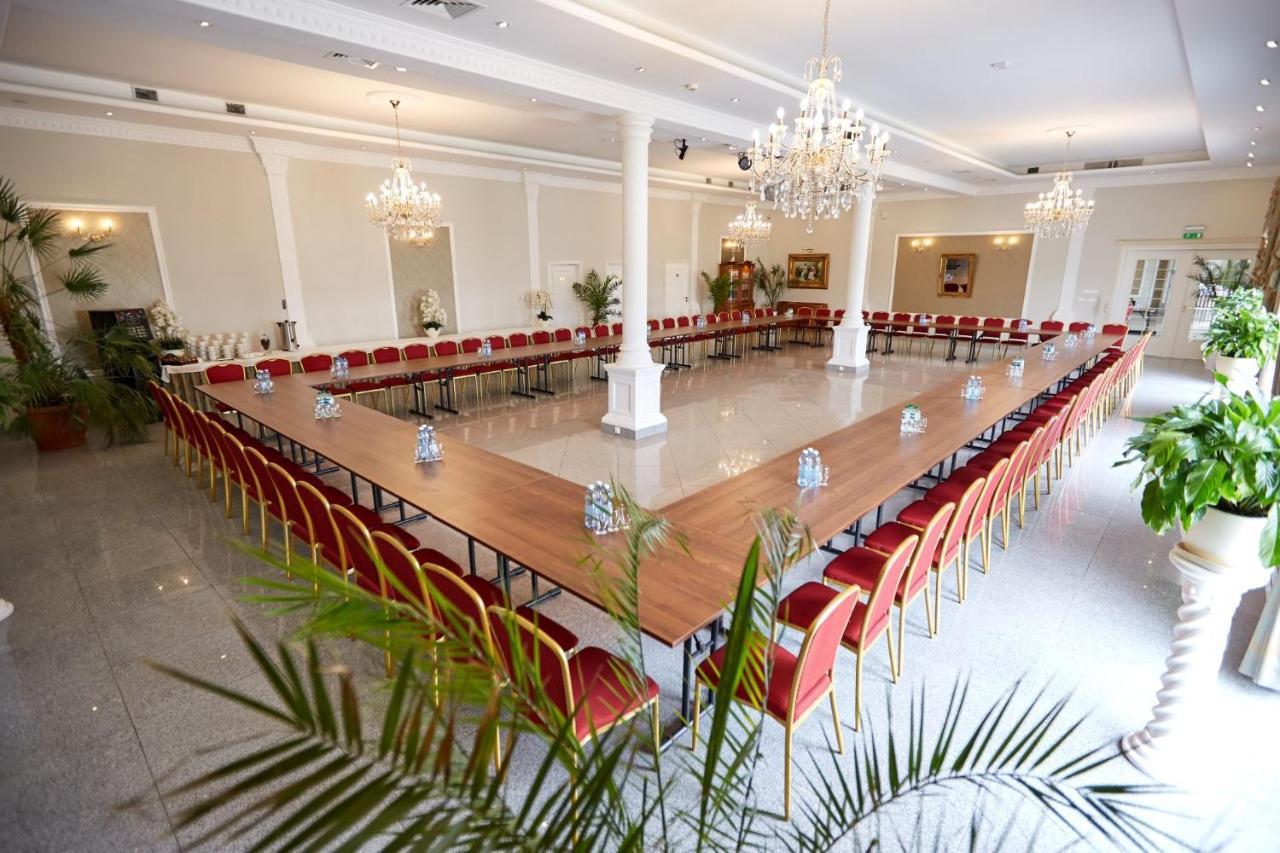 Parisel Palace Centrum Konferencyjno-wypoczynkowe Klimki Pod Lukowem 4*