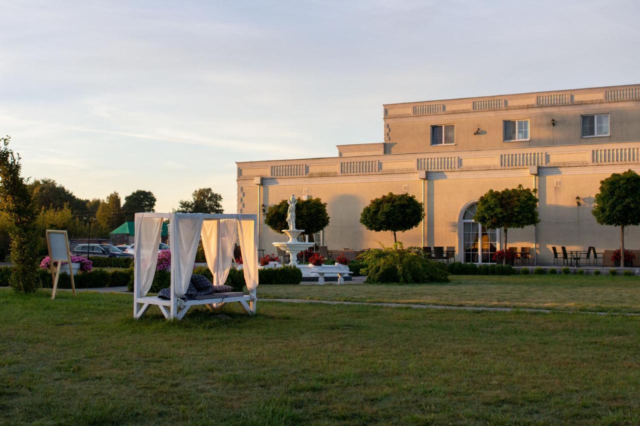 Parisel Palace Centrum Konferencyjno-wypoczynkowe Klimki Pod Lukowem Parque de vacaciones Łuków